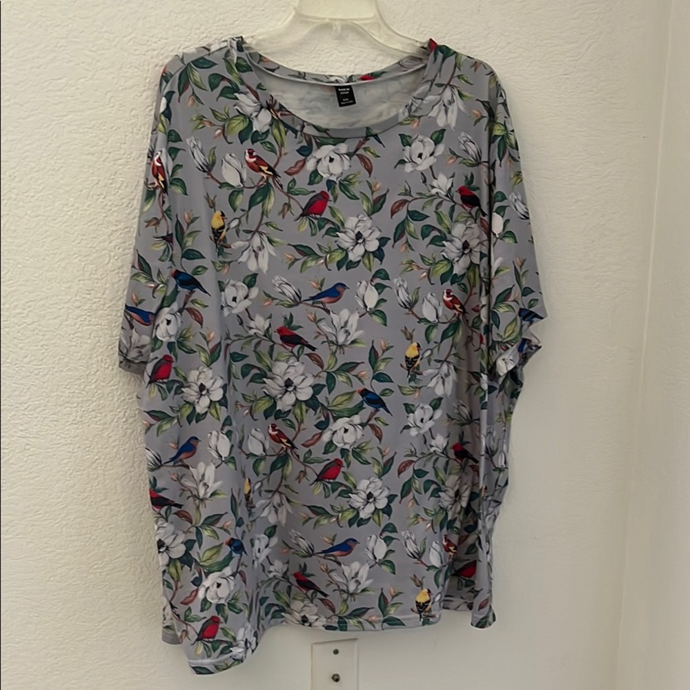 Crew neck top in fun bird print